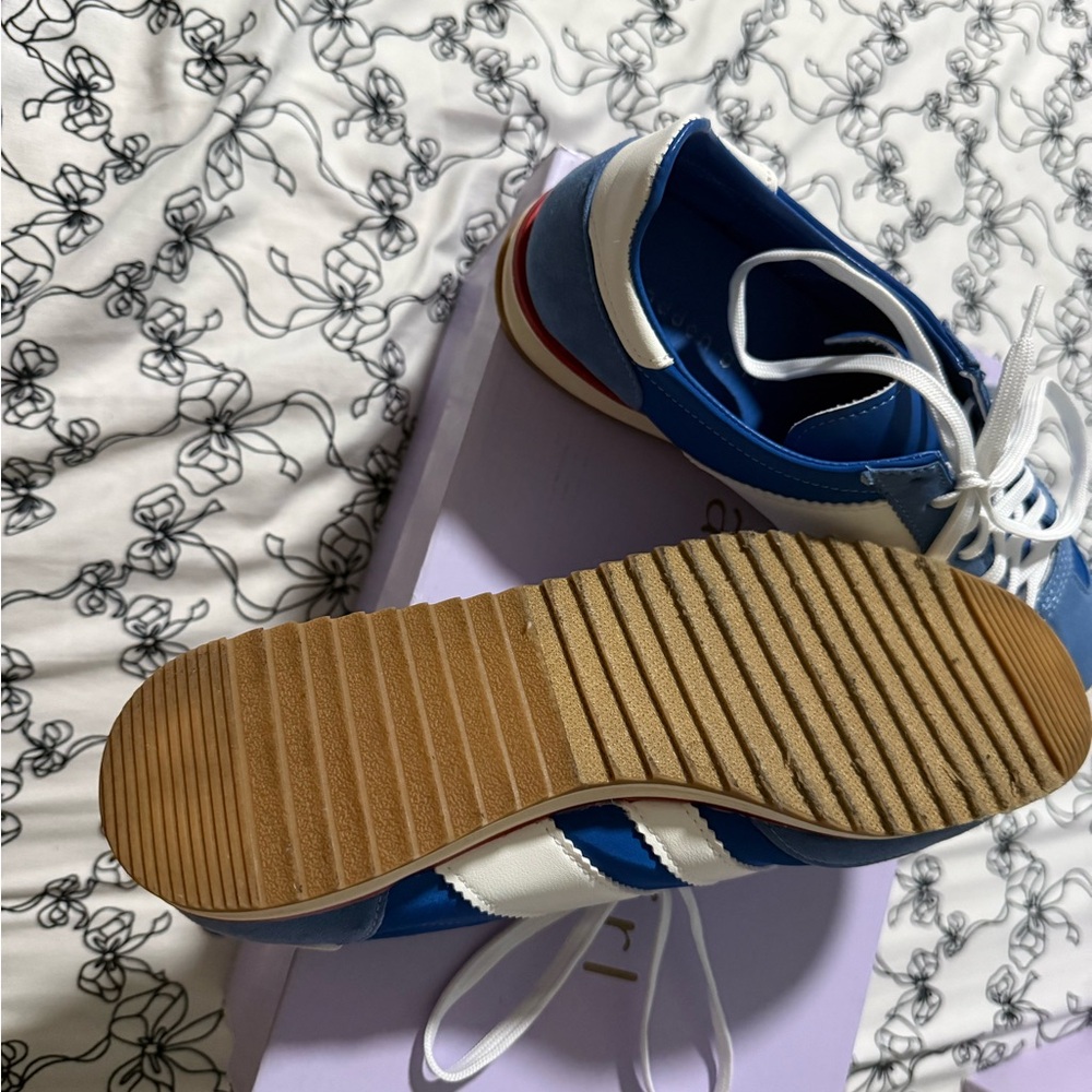 Madden Girl Blue and White Jumper Sneakers like new - Picture 4 of 4